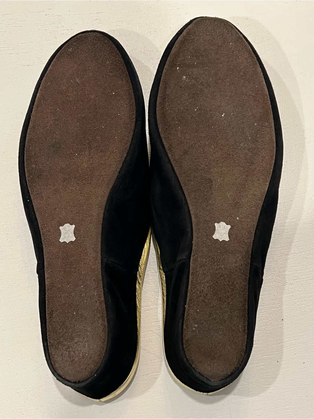 Jacques Levine Black Flats with Gold Trim - Picture 2 of 7